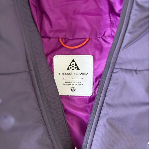 Nike Puffer Jacket - Picture 2 of 2